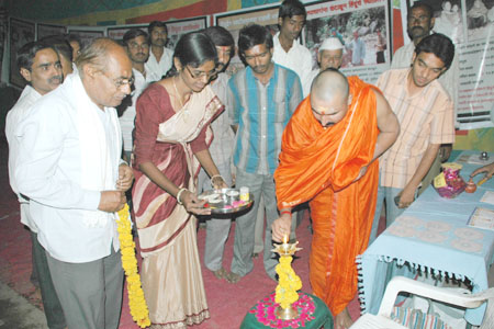 Vedamurti Shri. Tulajadasrao Bhopi  inaugurating the exhibition