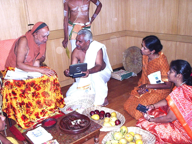 HJS members meet Sree Shankaracharya - 2
