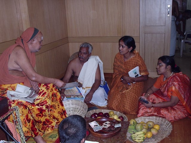 HJS members meet Sree Shankaracharya - 3