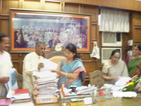 HJS delegation meets new Mumbai Mayor Mrs. Shraddha Jadhav