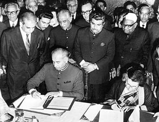 Pakistani President Zulfiqar Ali Bhutto and Indian Prime Minister Indira Gandhi