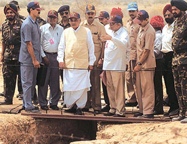 Prime Minister Atal Bihari Vajpayee, flanked by Dr APJ Abdul Kalam and Dr R Chidambaram, at the Pokh