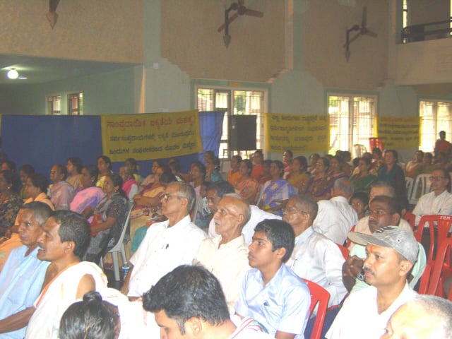 Devout Hindus present for the Sabha