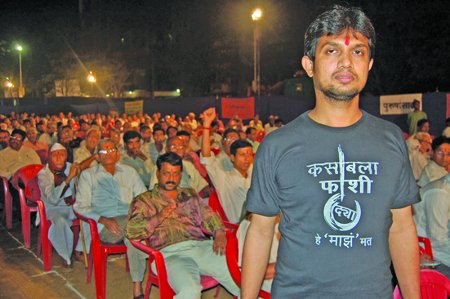 A youth wearing a T-shirt with printing of demandi to hang Kasab