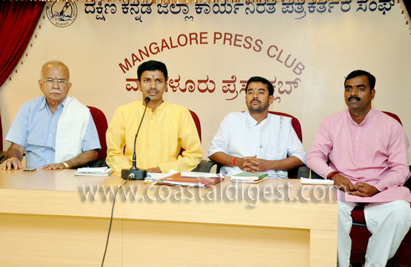 Mr. Mohan Gowda of HJS addressing during Press conference