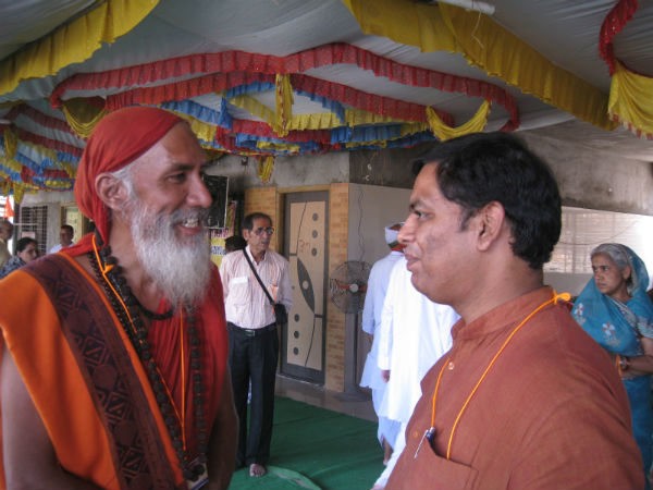 Shri. Ramesh Shinde of HJS interacting with a Saint