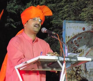Shri. Abhay Vartak of Sanatan Sanstha speaking in the program (Photo by Shri. Sudhakar Sutar, Kolhapur)