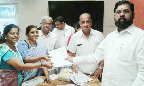 From left : Sou. Savita Lele, Sou. Sunita Patil, Shri. Kondiba Jadhav and Minister Eknath Shinde