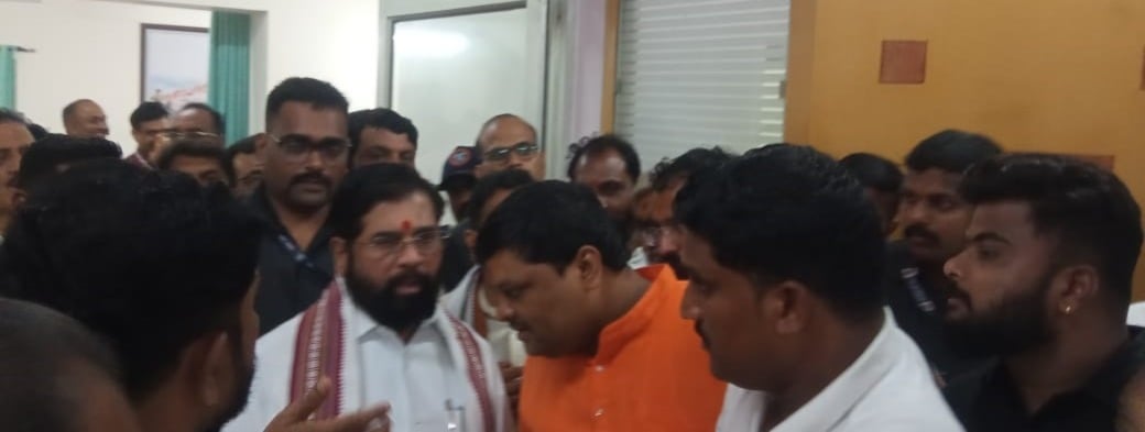 Mr. Sunil Ghanvat meeting the Chief Minister in Pandharpur and demanding to make the religious places free from alcohol and meat!